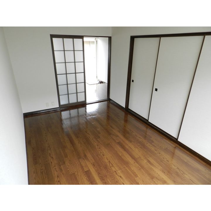 滋賀県近江八幡市鷹飼町北1丁目の賃貸アパートの居間