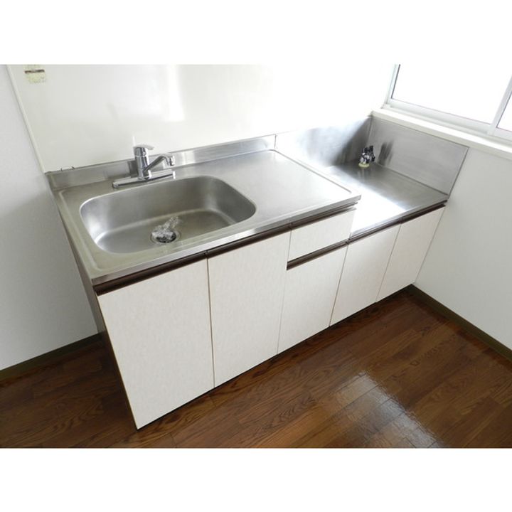 滋賀県近江八幡市鷹飼町北1丁目の賃貸アパートのキッチン