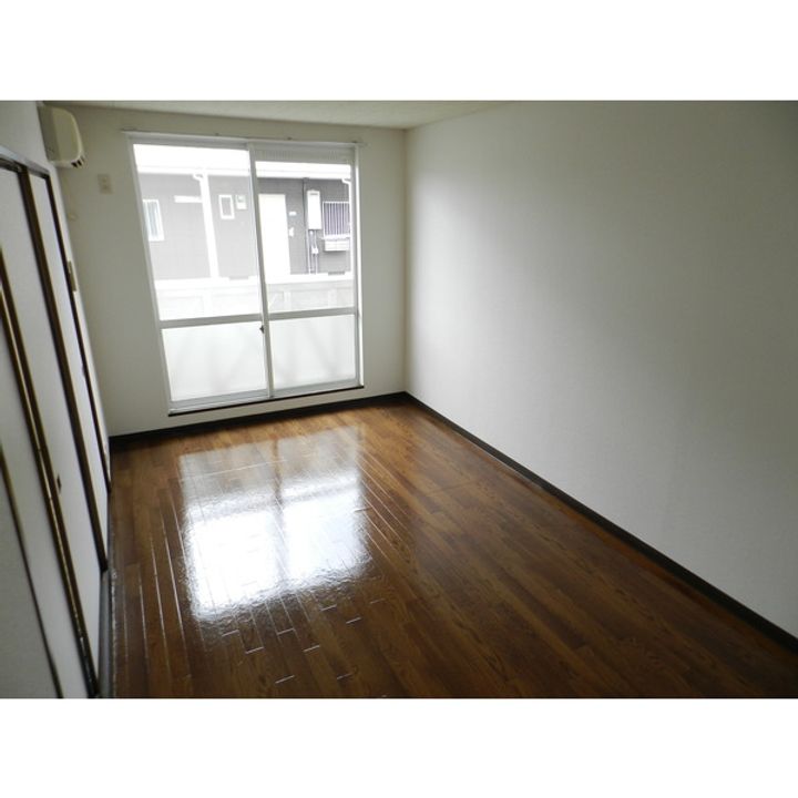 滋賀県近江八幡市鷹飼町北1丁目の賃貸アパートの居間