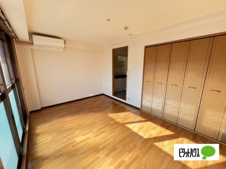 滋賀県野洲市栄の賃貸マンションの居間