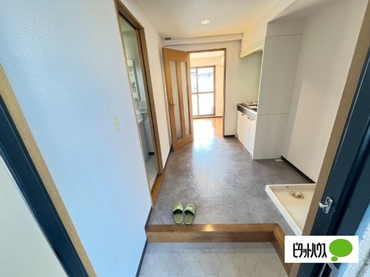 滋賀県野洲市栄の賃貸マンションの玄関