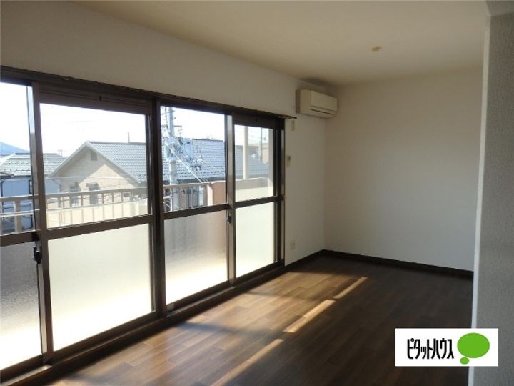 滋賀県東近江市佐野町の賃貸マンションの居間