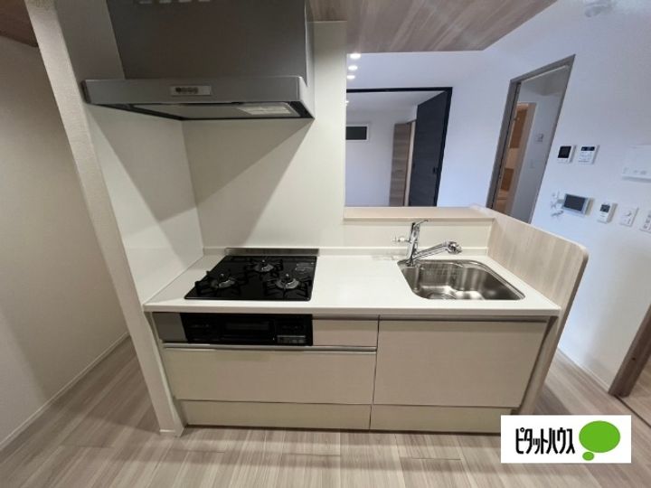 滋賀県近江八幡市出町の賃貸アパートのキッチン