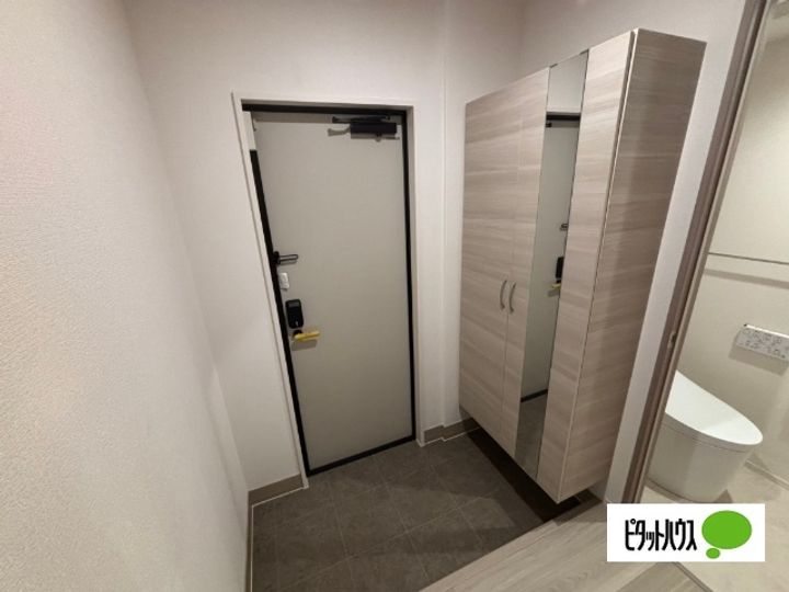 滋賀県近江八幡市出町の賃貸アパートの玄関