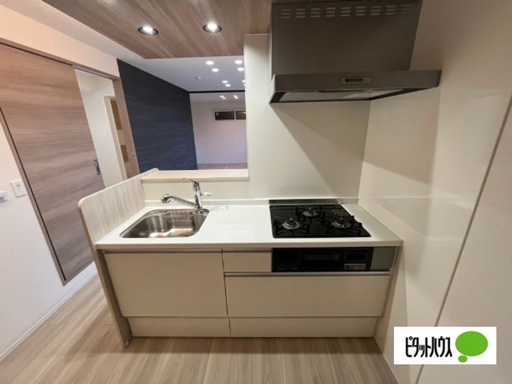 滋賀県近江八幡市出町の賃貸アパートのキッチン