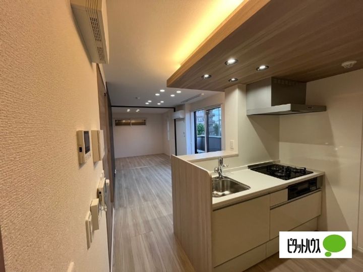 滋賀県近江八幡市出町の賃貸アパートのキッチン