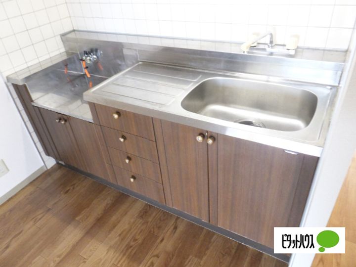 滋賀県近江八幡市鷹飼町北4丁目の賃貸マンションのキッチン