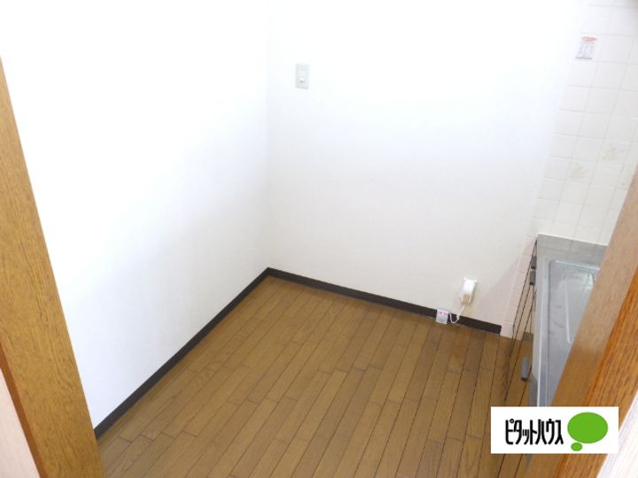 滋賀県近江八幡市中村町の賃貸マンションの内装