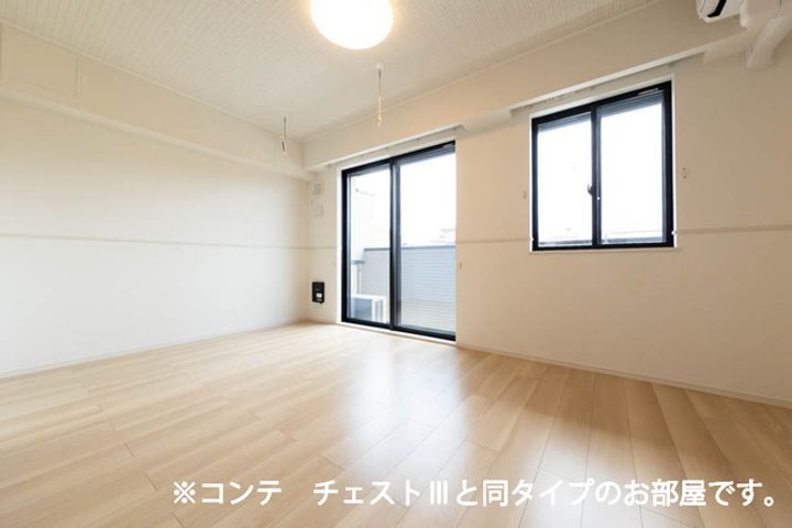 リ:ルーム 東近江の居間