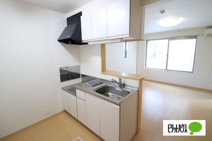 滋賀県近江八幡市安土町小中の賃貸アパートの居間