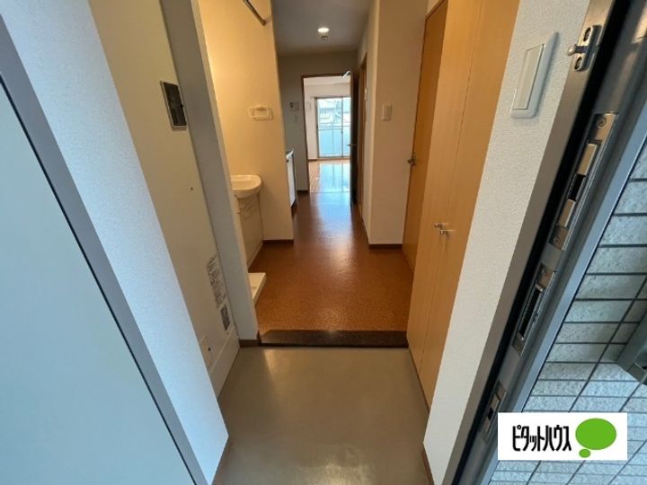 滋賀県野洲市久野部の賃貸マンションの玄関