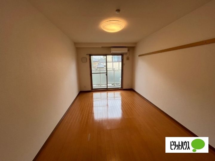 滋賀県野洲市久野部の賃貸マンションの居間