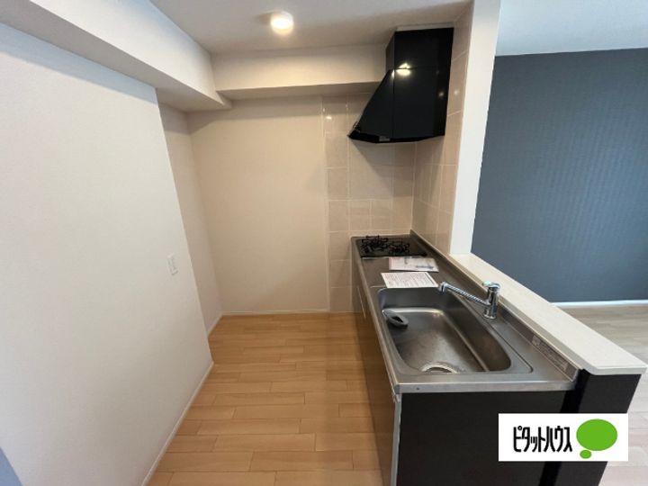 滋賀県近江八幡市八幡町の賃貸アパートのキッチン