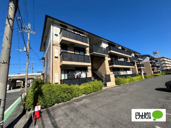 滋賀県野洲市久野部の賃貸アパートの外観