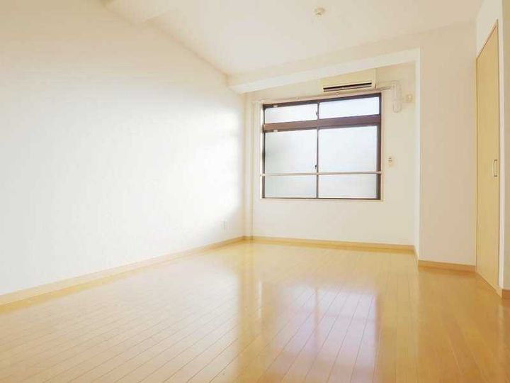 コーポ栄典の居間