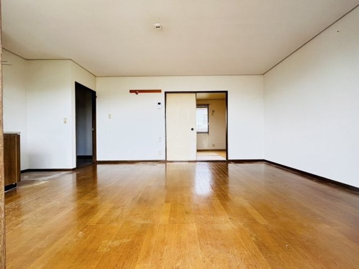 エミネンス連歌屋の居間