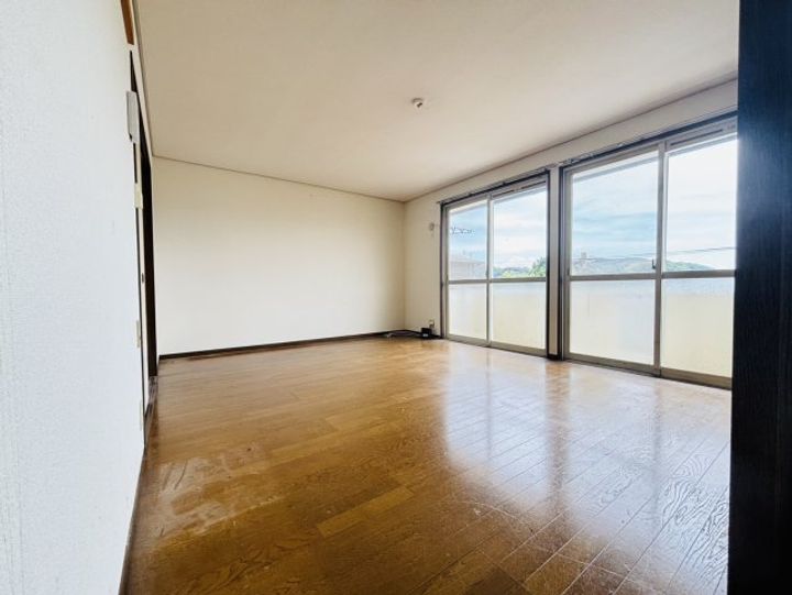 エミネンス連歌屋の居間