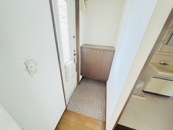 エミネンス連歌屋の玄関