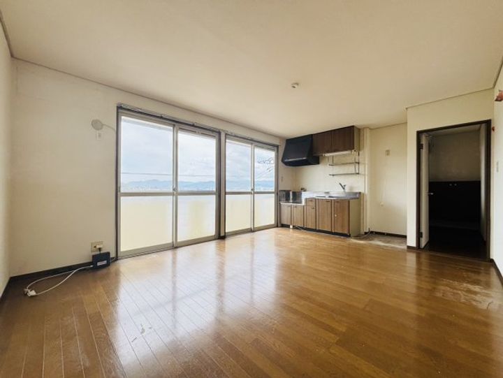 エミネンス連歌屋の居間