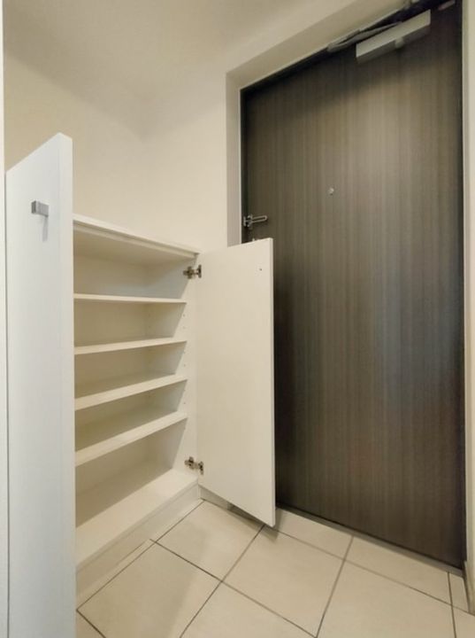 レジュールアッシュ九条の玄関