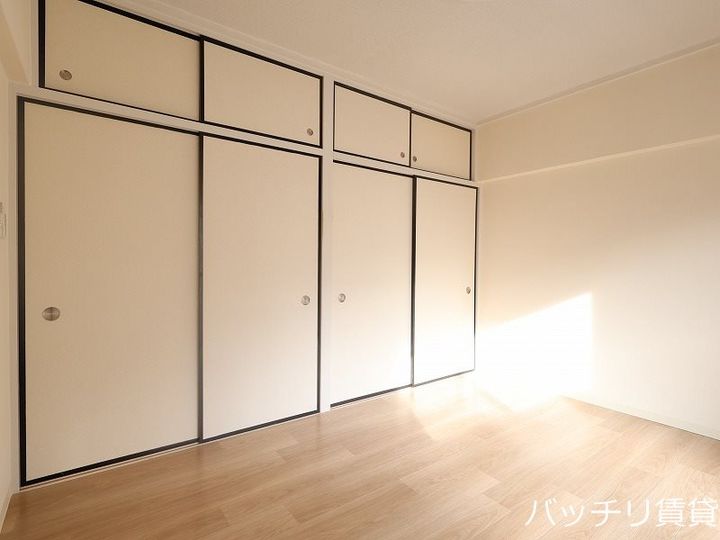 第一下林ビルの居間