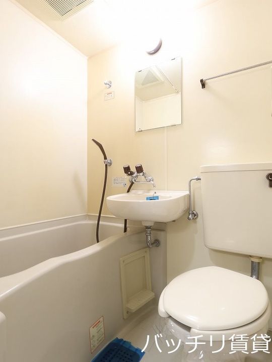 シャンブル72の風呂