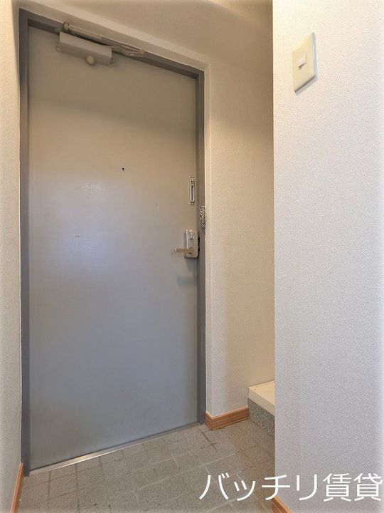 シャンブル72の玄関