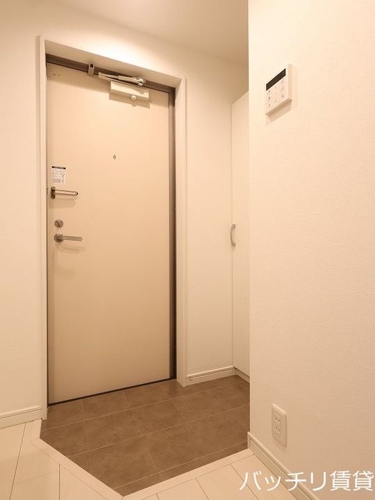 ドミトリー上高畑の玄関