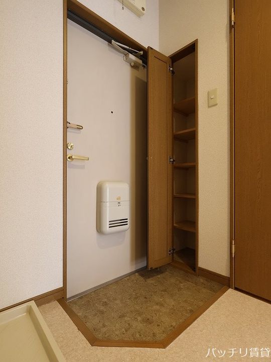 愛知県名古屋市中川区愛知町の賃貸アパートの玄関