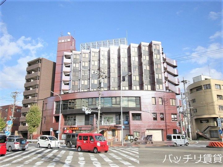 栄生川津ビルの外観