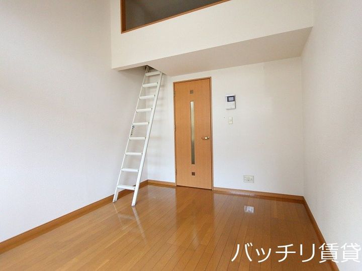 愛知県名古屋市中川区西日置1丁目の賃貸アパートの居間