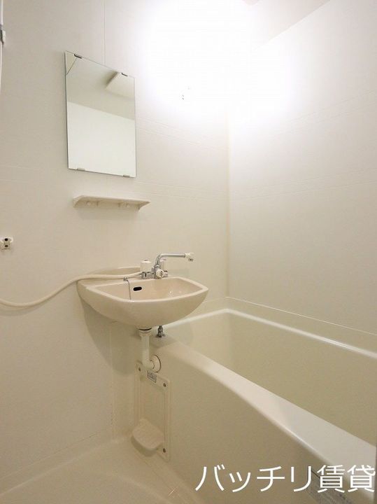 愛知県名古屋市中川区西日置1丁目の賃貸アパートの風呂