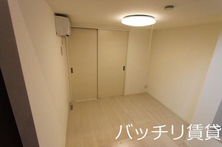 愛知県名古屋市中川区八田本町の賃貸アパートの寝室