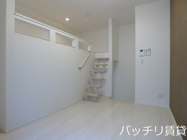 愛知県名古屋市北区杉村1丁目の賃貸アパートの居間