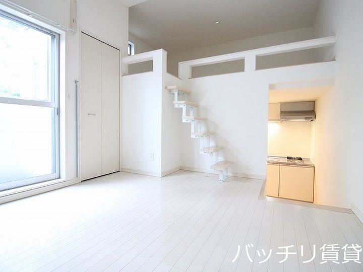 愛知県名古屋市中村区賑町の賃貸アパートの居間