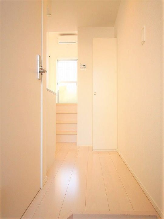 愛知県名古屋市中川区前並町の賃貸アパートの玄関
