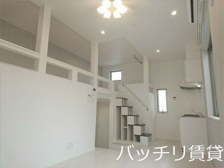 愛知県名古屋市南区駈上2丁目の賃貸アパートの居間