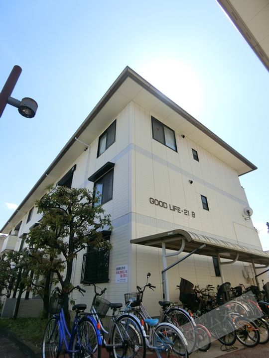 グッドライフ21 B棟の外観