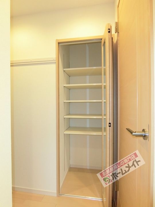 ル・デセール堺201の玄関