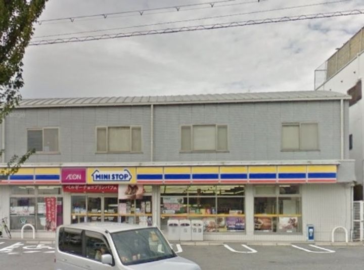 ジョリィ ルミエールの周辺