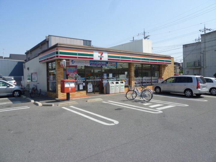 クレメント・ユニティの周辺