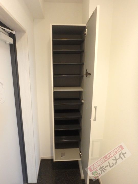 ディアコート宿屋町10Cの玄関