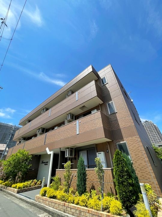 アヴァンスエバー中三国ヶ丘の外観