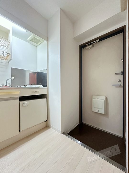 ハイツアズール210の玄関