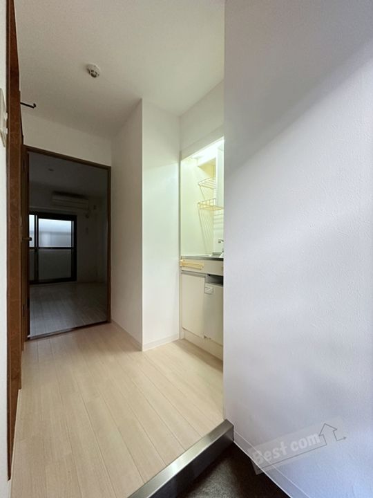 ハイツアズール210の玄関