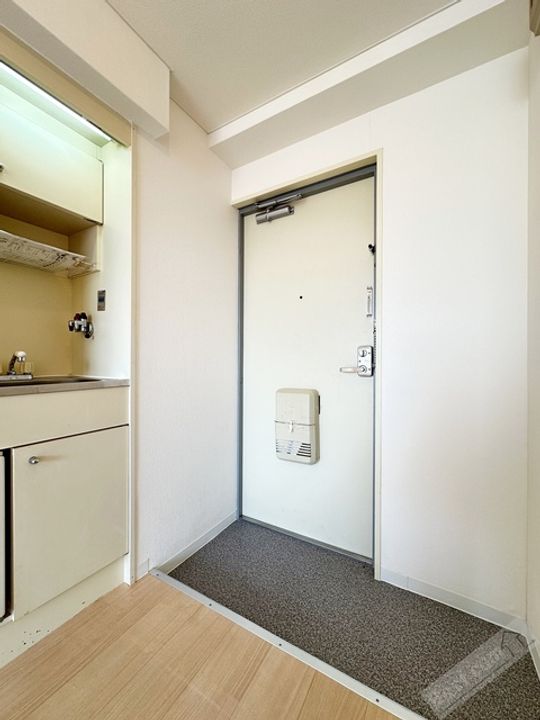 ユニコーン82西野307の玄関