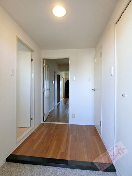 パレス中もずの玄関