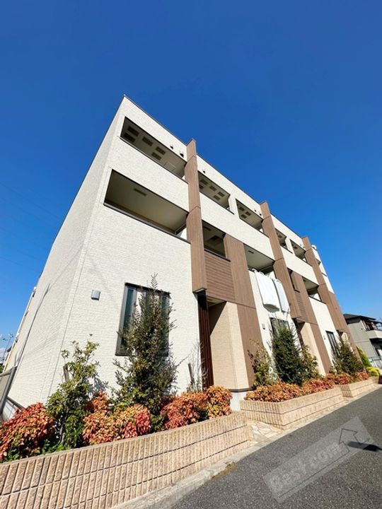 スリーハーブズ天美西の外観