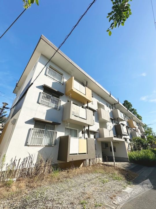 ヴィラナリー狭山8号棟の外観