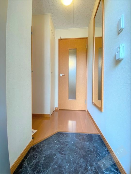 レオパレスウォームコーポ深阪の玄関